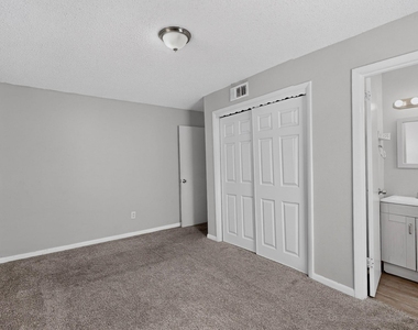 2402 Loyce Drive - Photo Thumbnail 20