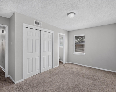 2402 Loyce Drive - Photo Thumbnail 19