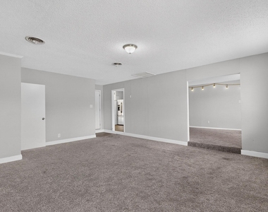 2402 Loyce Drive - Photo Thumbnail 10
