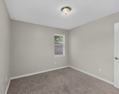 2402 Loyce Drive - Photo Thumbnail 27
