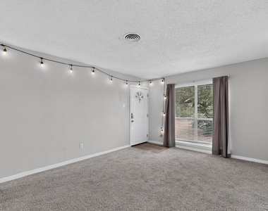 2402 Loyce Drive - Photo Thumbnail 4