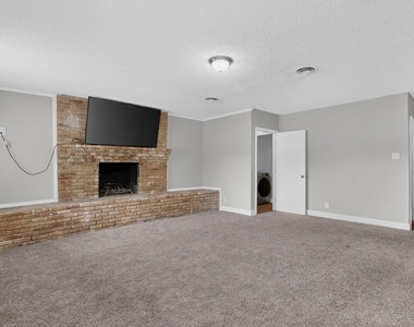 2402 Loyce Drive - Photo Thumbnail 9
