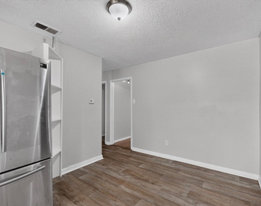 2402 Loyce Drive - Photo Thumbnail 16