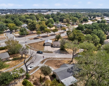 2402 Loyce Drive - Photo Thumbnail 2