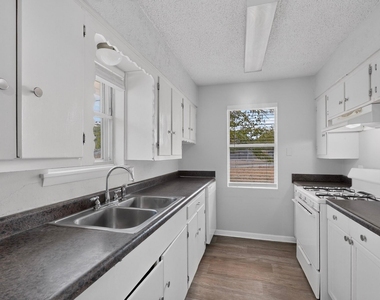 2402 Loyce Drive - Photo Thumbnail 13
