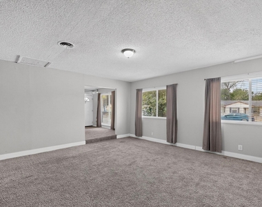2402 Loyce Drive - Photo Thumbnail 7