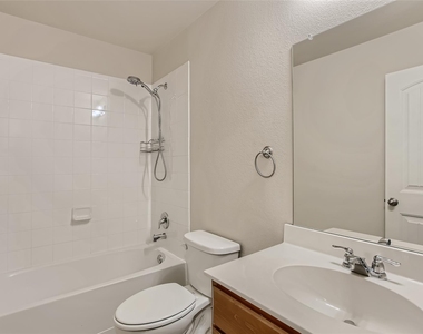 503 Hawthorn Drive - Photo Thumbnail 24