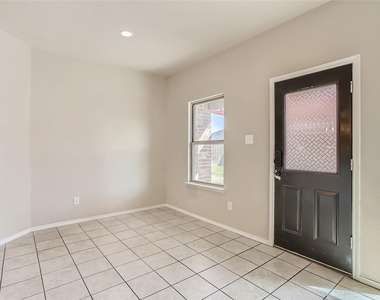 503 Hawthorn Drive - Photo Thumbnail 11
