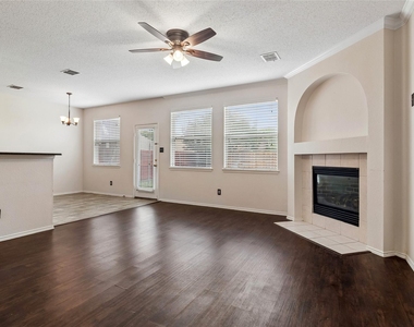 10609 Augusta Lane - Photo Thumbnail 6