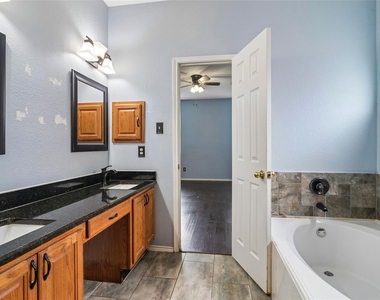 10609 Augusta Lane - Photo Thumbnail 13