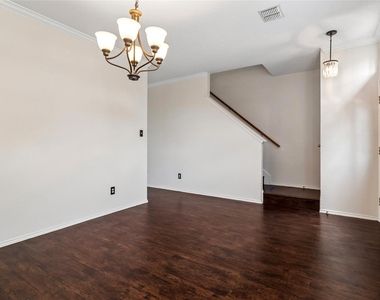 10609 Augusta Lane - Photo Thumbnail 3