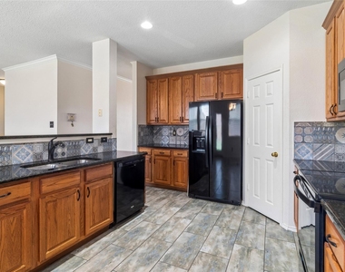 10609 Augusta Lane - Photo Thumbnail 8