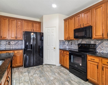 10609 Augusta Lane - Photo Thumbnail 9