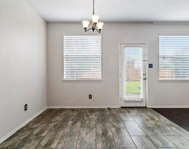 10609 Augusta Lane - Photo Thumbnail 7