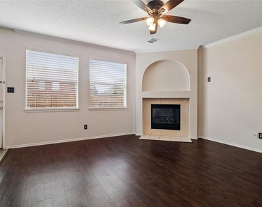 10609 Augusta Lane - Photo Thumbnail 5