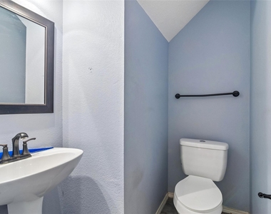 10609 Augusta Lane - Photo Thumbnail 15
