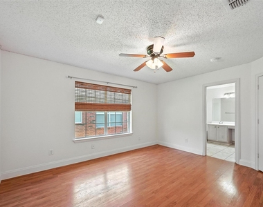 5025 Boxwood Lane - Photo Thumbnail 6