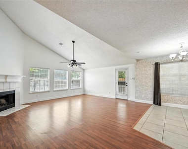5025 Boxwood Lane - Photo Thumbnail 8