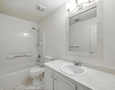 5025 Boxwood Lane - Photo Thumbnail 2