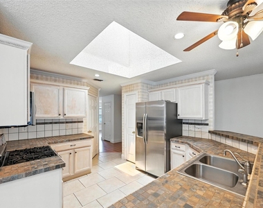 5025 Boxwood Lane - Photo Thumbnail 11