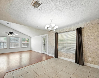 5025 Boxwood Lane - Photo Thumbnail 10