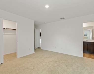402 Moray Drive - Photo Thumbnail 10