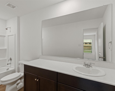 402 Moray Drive - Photo Thumbnail 12
