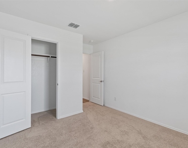 402 Moray Drive - Photo Thumbnail 14