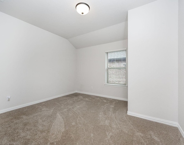 2104 Briar Rose Drive - Photo Thumbnail 9