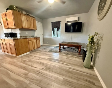 824 S Blue Quail Court - Photo Thumbnail 3