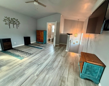 824 S Blue Quail Court - Photo Thumbnail 7