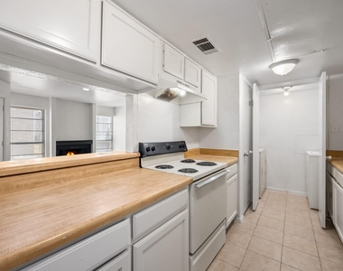 919 S Weatherred Drive - Photo Thumbnail 7