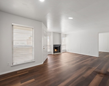 919 S Weatherred Drive - Photo Thumbnail 6