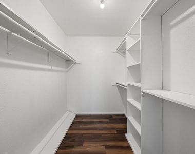 919 S Weatherred Drive - Photo Thumbnail 17
