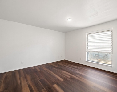 919 S Weatherred Drive - Photo Thumbnail 12