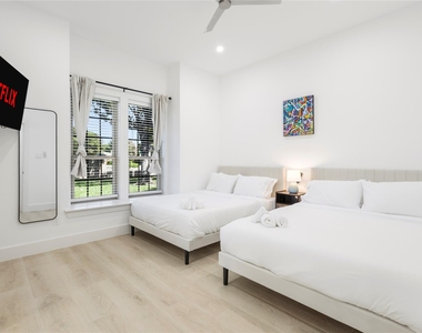 17327 Davenport Road - Photo Thumbnail 23