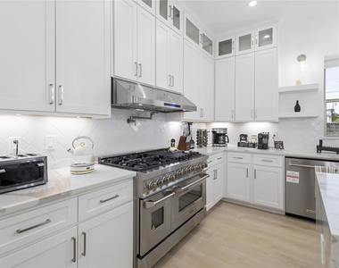 17327 Davenport Road - Photo Thumbnail 11