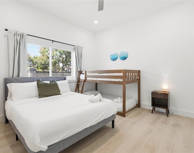 17327 Davenport Road - Photo Thumbnail 26