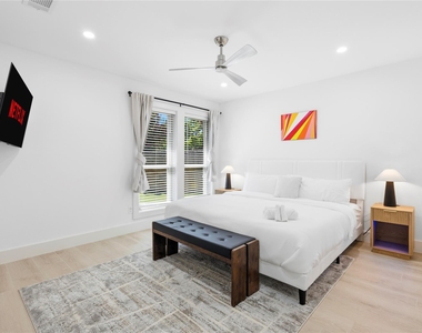17327 Davenport Road - Photo Thumbnail 21