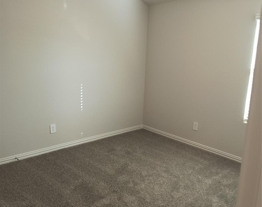 315 Canyon Oaks Drive - Photo Thumbnail 5