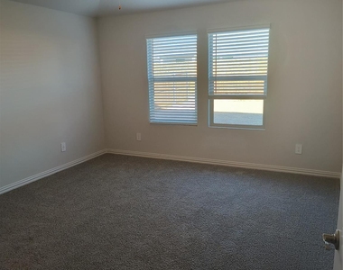 315 Canyon Oaks Drive - Photo Thumbnail 6