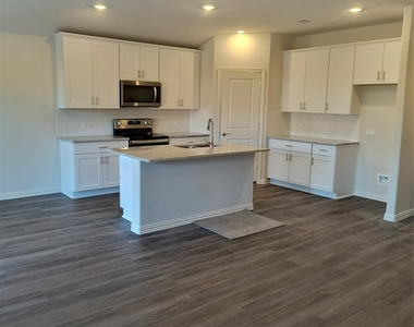 315 Canyon Oaks Drive - Photo Thumbnail 1