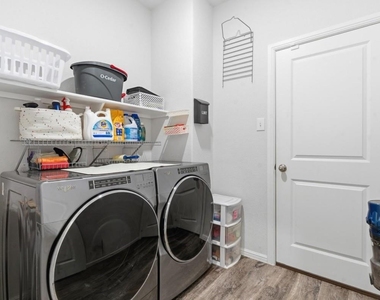 4829 Feltleaf Avenue - Photo Thumbnail 9