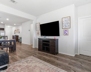 4829 Feltleaf Avenue - Photo Thumbnail 6