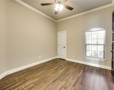 3100 Main Street - Photo Thumbnail 12