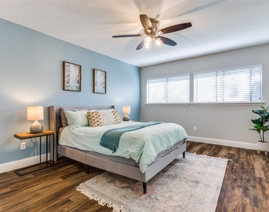 529 Essex Place - Photo Thumbnail 16