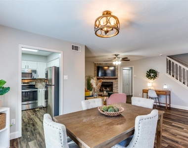 529 Essex Place - Photo Thumbnail 5