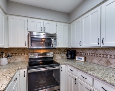 529 Essex Place - Photo Thumbnail 11