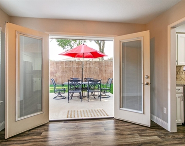 529 Essex Place - Photo Thumbnail 7