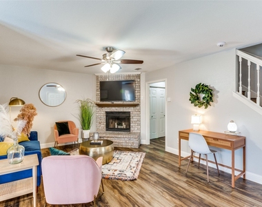 529 Essex Place - Photo Thumbnail 4